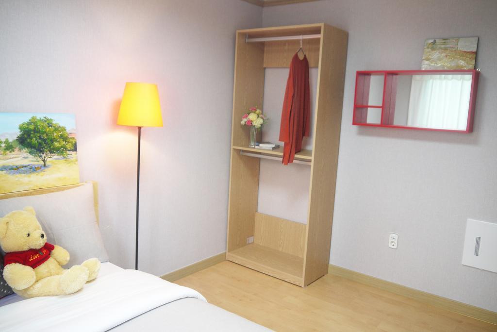 Lee & No Guesthouse Hongdae Seoul Exterior photo